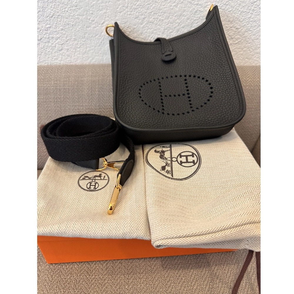 🌸🌸🌸SOLD!!!🌸🌸🌸Hermes Evelyne TPM 16cm